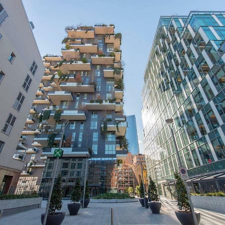 Joivy 1Br Apt In Isola With Stunning View To Bosco Verticale Milan Luaran gambar