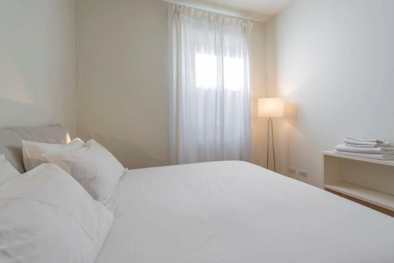 Joivy 1Br Apt In Isola With Stunning View To Bosco Verticale Milan Luaran gambar