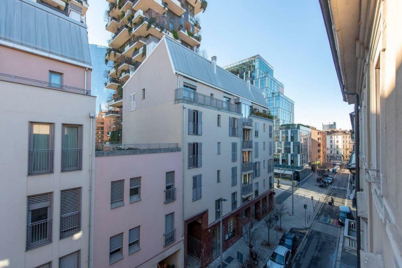 Joivy 1Br Apt In Isola With Stunning View To Bosco Verticale Milan Luaran gambar