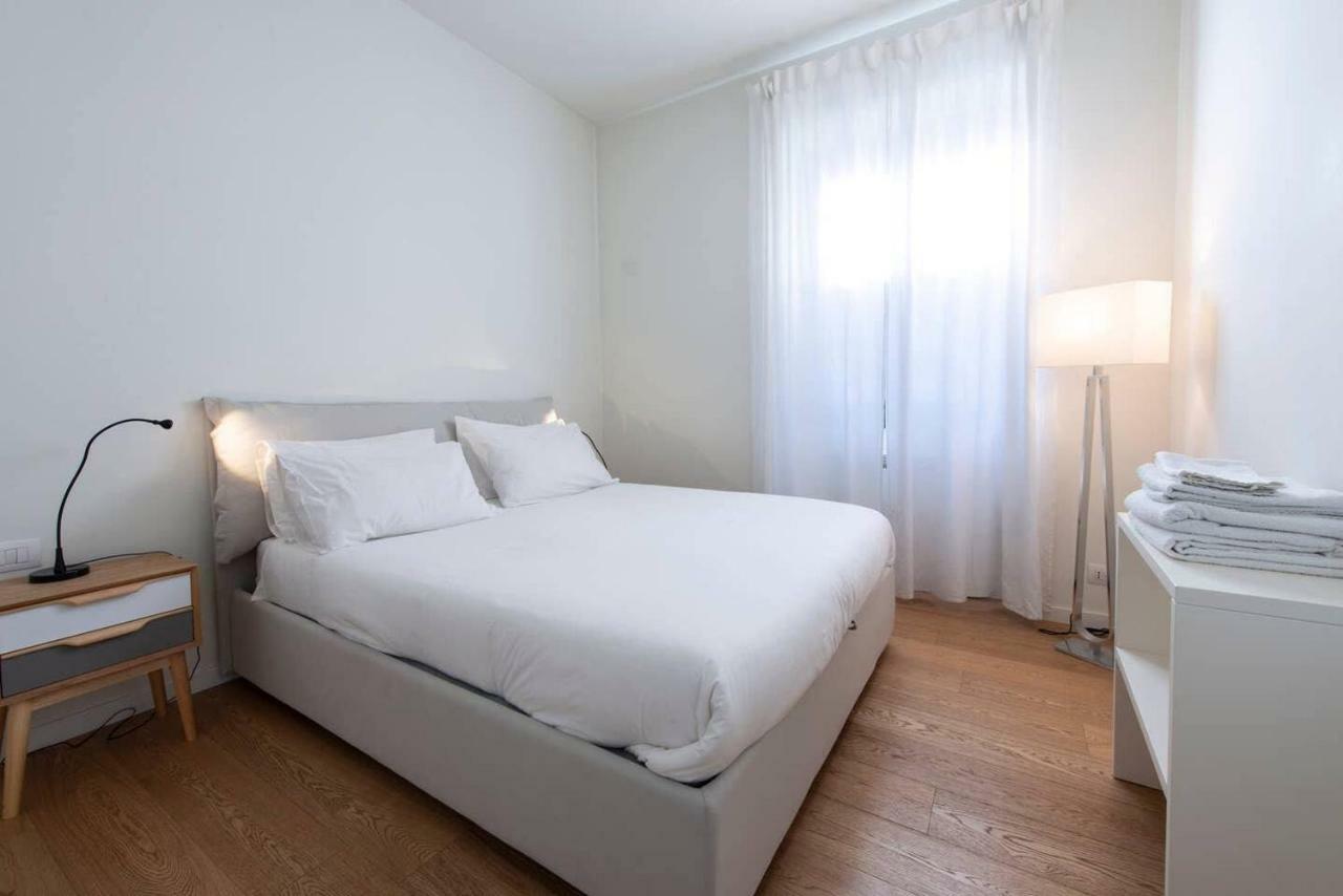 Joivy 1Br Apt In Isola With Stunning View To Bosco Verticale Milan Luaran gambar