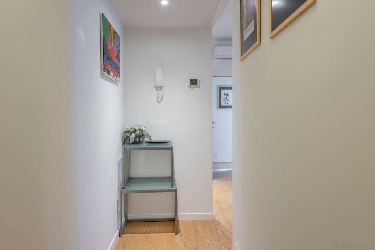 Joivy 1Br Apt In Isola With Stunning View To Bosco Verticale Milan Luaran gambar