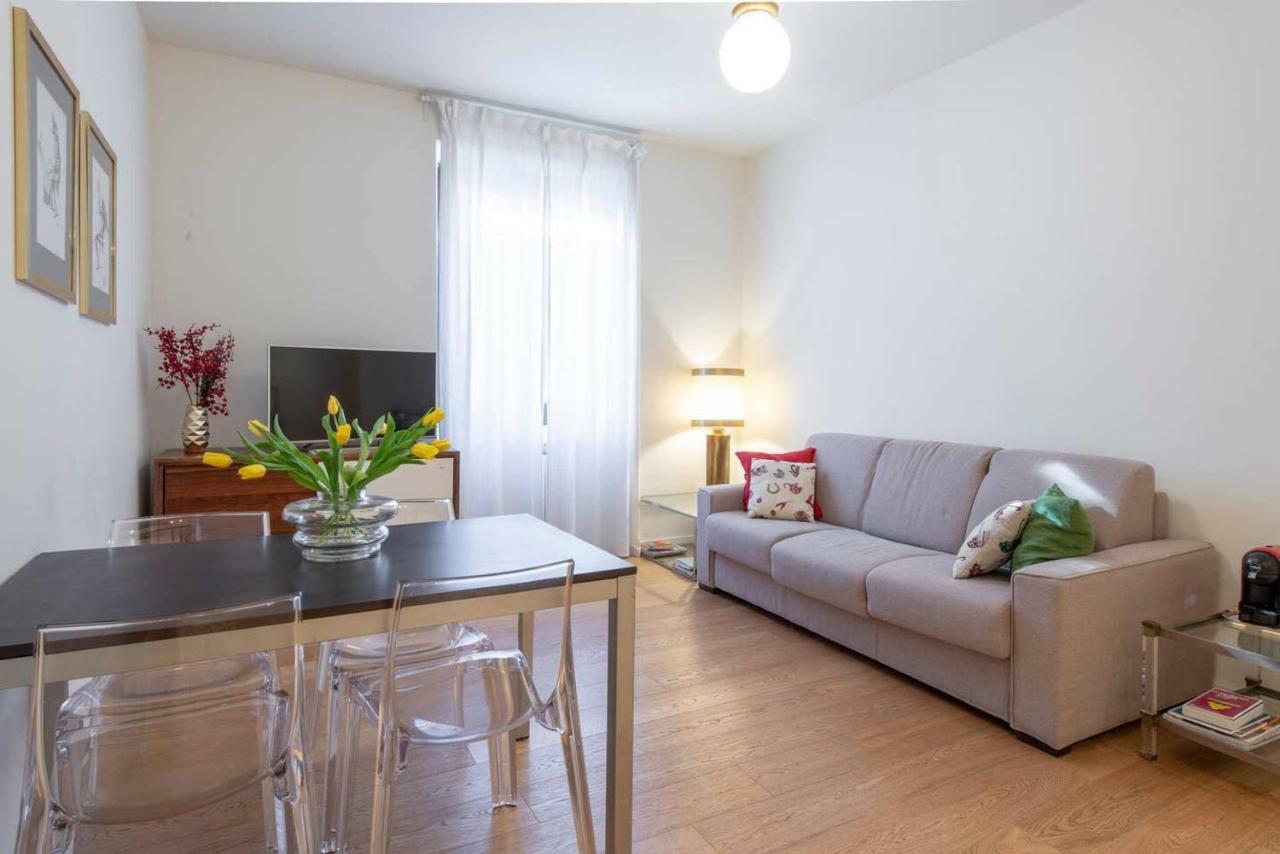 Joivy 1Br Apt In Isola With Stunning View To Bosco Verticale Milan Luaran gambar