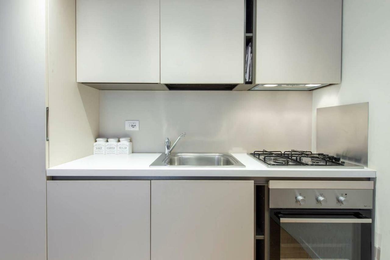 Joivy 1Br Apt In Isola With Stunning View To Bosco Verticale Milan Luaran gambar