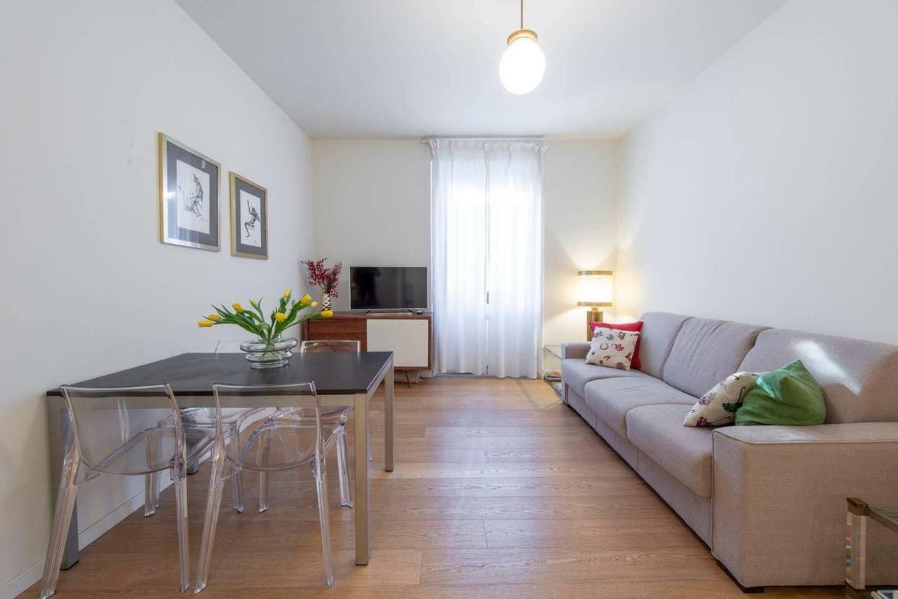 Joivy 1Br Apt In Isola With Stunning View To Bosco Verticale Milan Luaran gambar