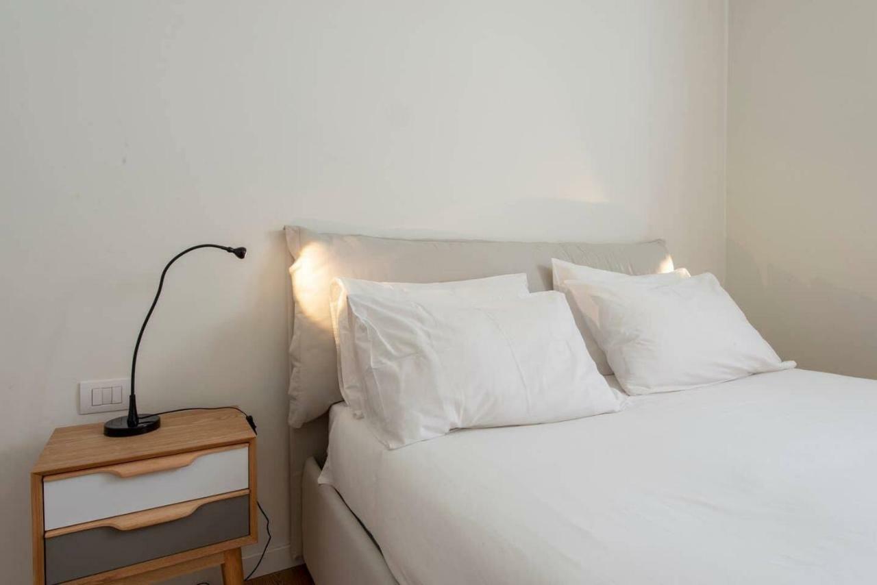 Joivy 1Br Apt In Isola With Stunning View To Bosco Verticale Milan Luaran gambar