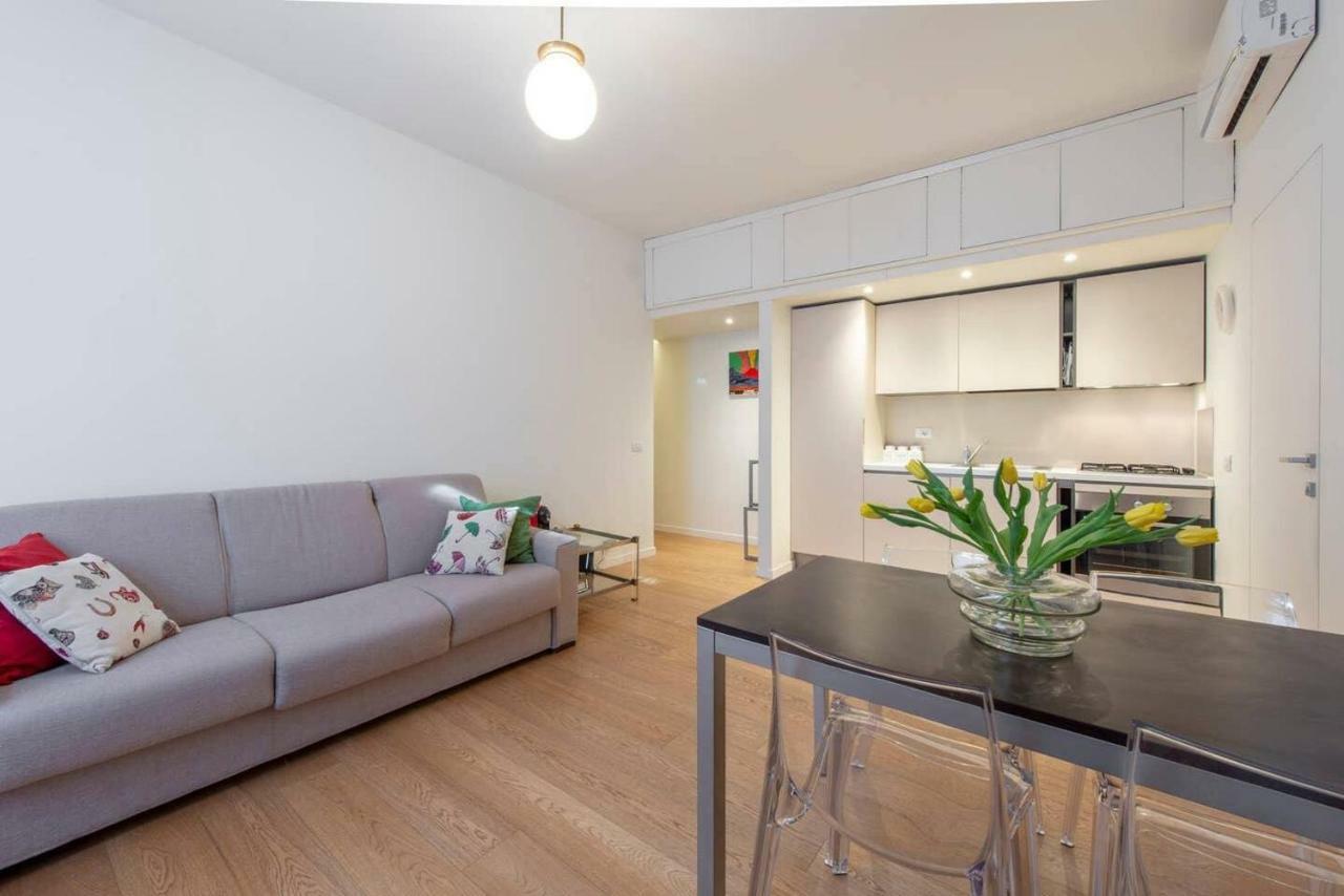 Joivy 1Br Apt In Isola With Stunning View To Bosco Verticale Milan Luaran gambar